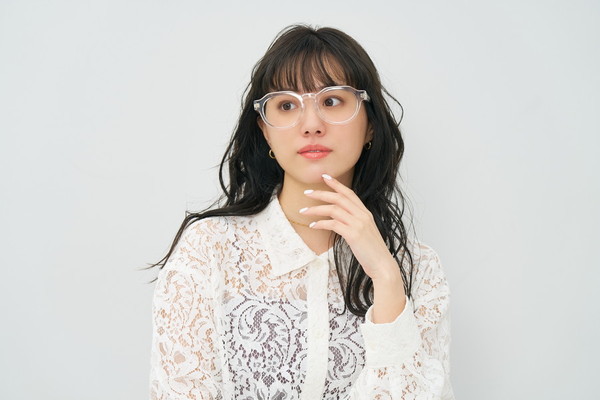 ブラックフライデー限定価格]かけるだけで存在感がある太縁メガネ