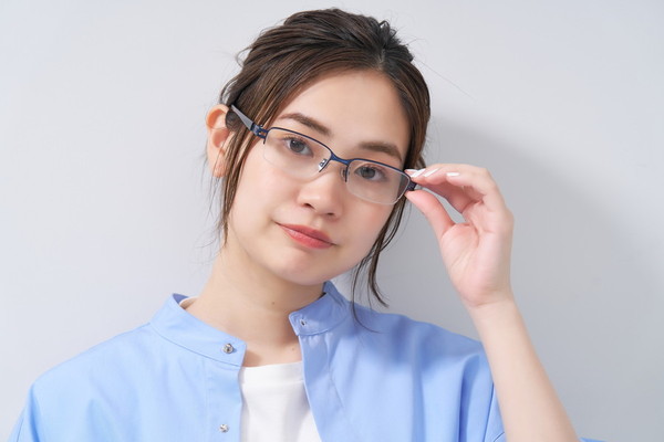 美紗　ソイネショップ 再値下げセール価格]ビジネスでも大活躍のスクエアフレーム