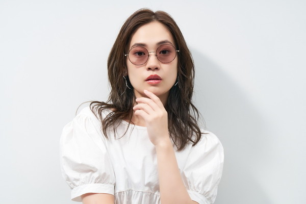 TREND SUNGLASSES(調光レンズ搭載)（ZY242G30-49E1）｜メガネの