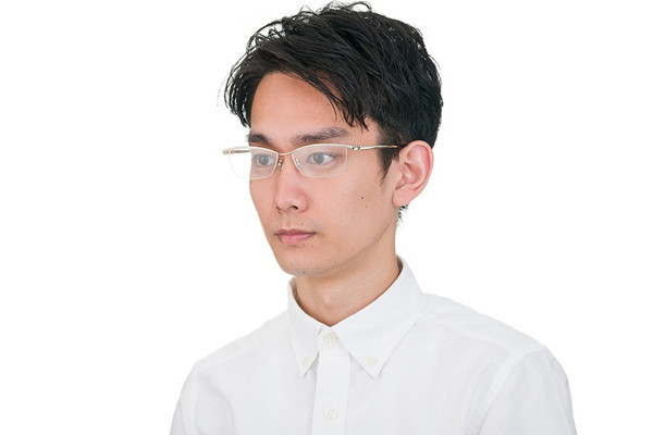 WEB限定先行セール価格]掛け心地抜群！バネ構造を採用したメタル