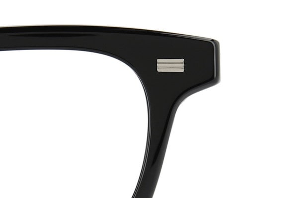 セール価格]ウェリントンシェイプで重厚感のあるBLACK STYLE