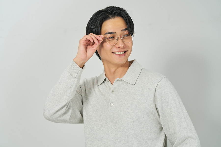顔なじみの良い快適なかけ心地のボストン型メガネ[中顔面短縮みえ