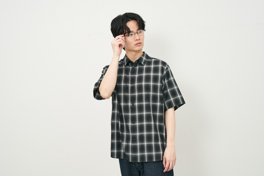 しっかりフィットで快適なスクエア型(Zoff CLAP CLICK搭載)