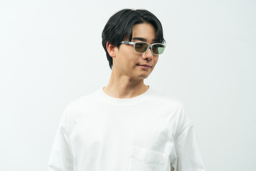 アクティブシーン向けスクエア型サングラス(SNAP GRIP搭載
