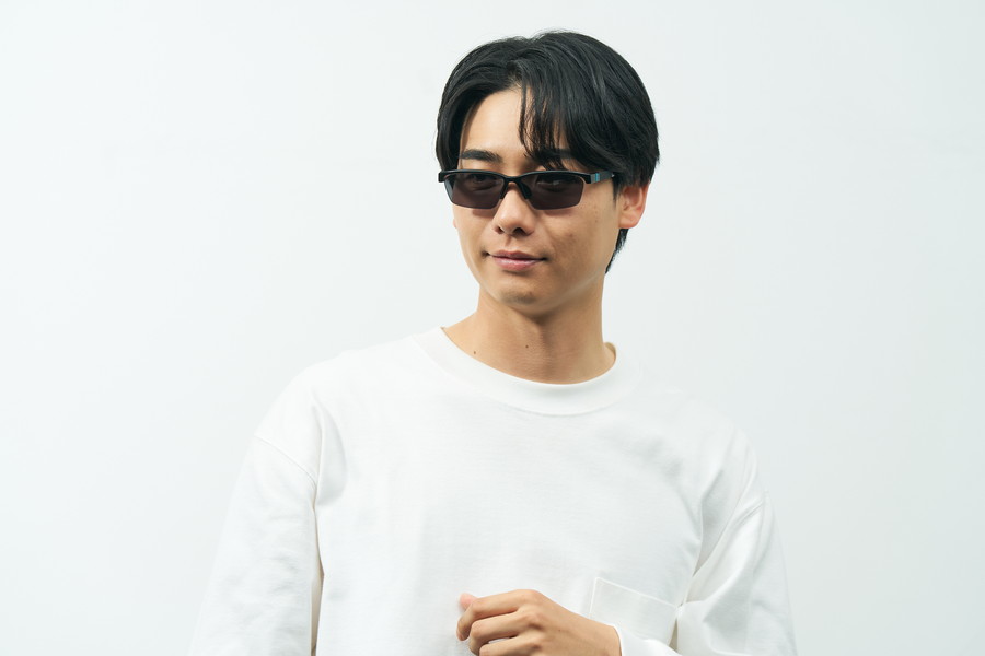 アクティブシーン向けウェリントン型サングラス(SNAP GRIP搭載