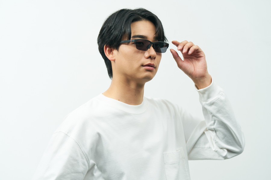 アクティブシーン向けウェリントン型サングラス(SNAP GRIP搭載