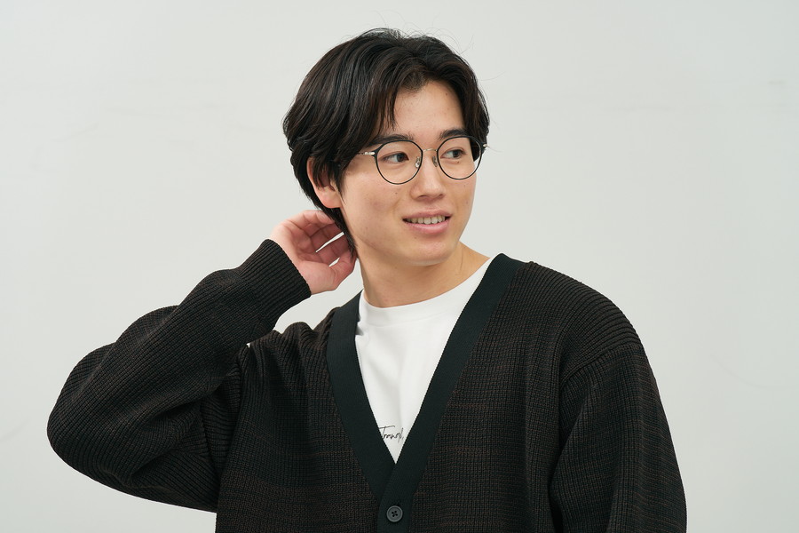 華やかさのあるボストン型チタンフレーム