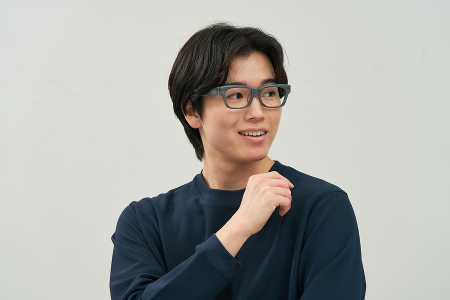 美しい透明感が特徴のウェリントン（ZH251002-13A1）｜メガネのZoff