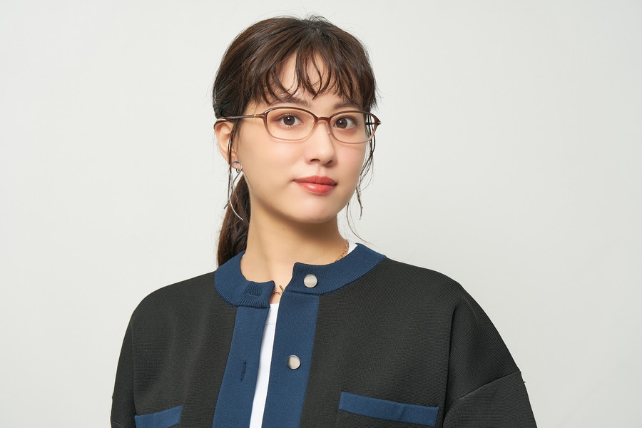 ほどよい角張りシェイプでスッキリした印象のスクエアフレーム/SMART SKINNY JEWELRY