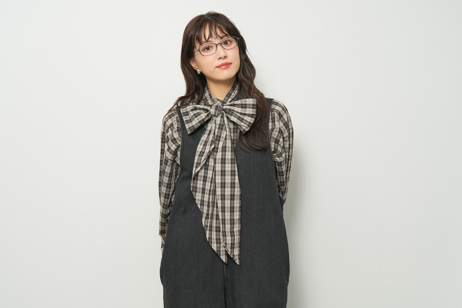 ほどよい角張りシェイプでスッキリした印象のスクエアフレーム/SMART SKINNY JEWELRY