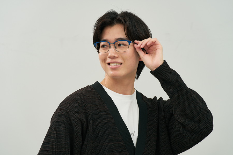 重厚感のあるウェリントン型チタンフレーム