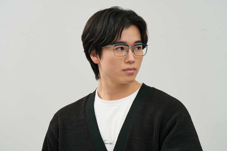 重厚感のあるウェリントン型チタンフレーム