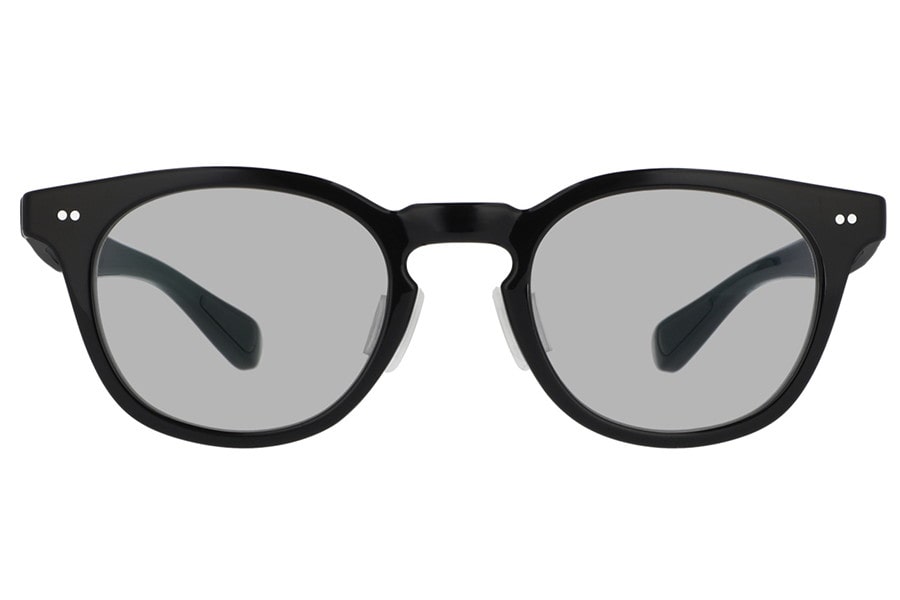 レンズの色が変わるサングラス／OUTDOOR EDITION Zoff｜YURIE／紫外線カット率99.9%以上