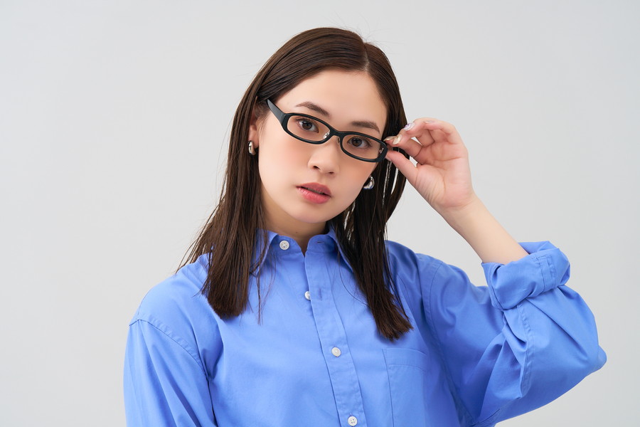 Y2Kトレンドを意識したスクエア型（ZN261012-14E1）｜メガネのZoff