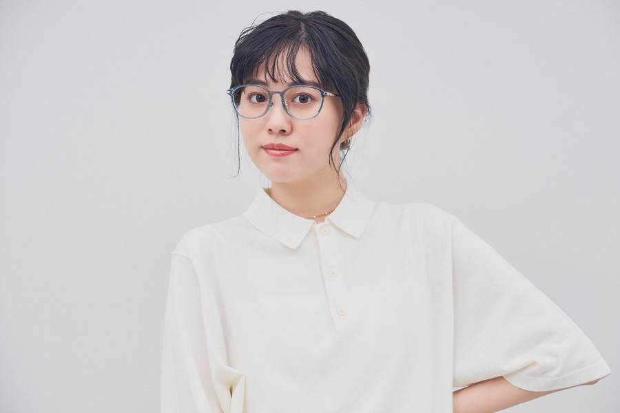 コンビネーションフレームのウェリントン型メガネ