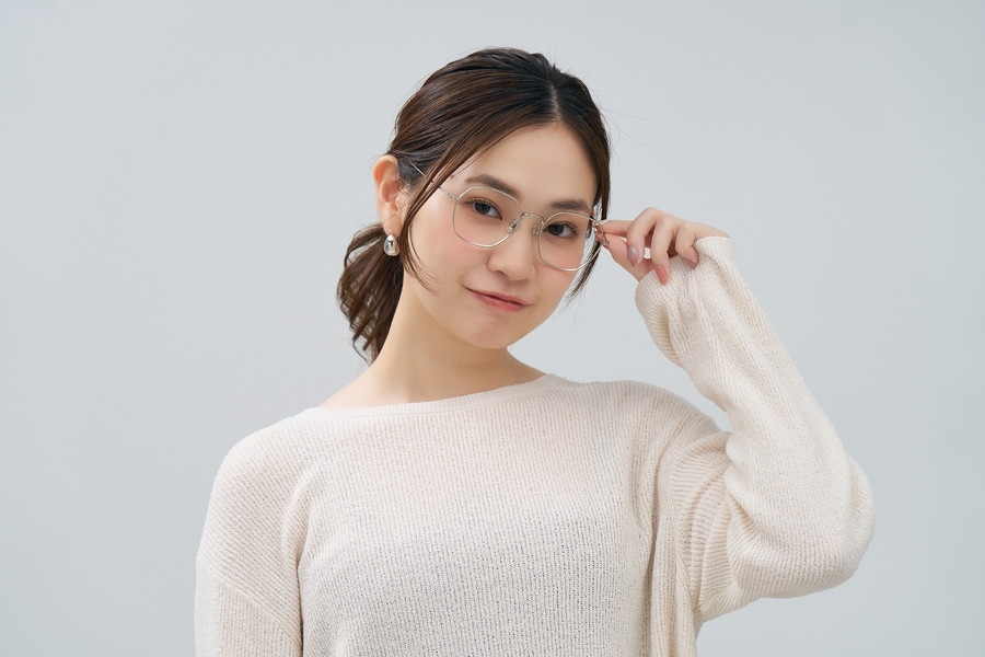 メガネ AKITTOのフレームmiu2 薄くて、見え方重視のレンズ ベルーナZX-WRで