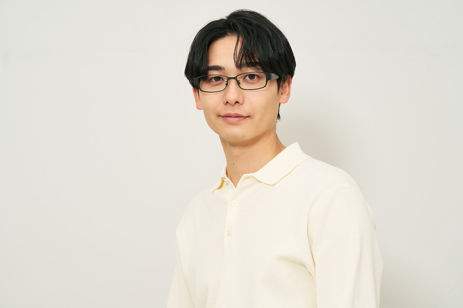 洗練された印象のスクエア型メガネ