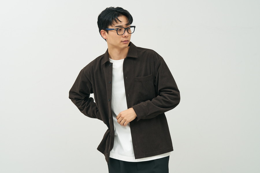 ラバーテンプルが特徴のウェリントン型メガネ（ZA251007-72B1