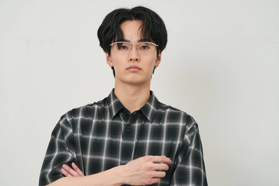 しっかりフィットで快適なスクエア型(Zoff CLAP CLICK搭載)