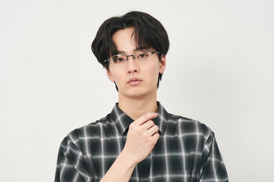 しっかりフィットで快適なスクエア型(Zoff CLAP CLICK搭載)