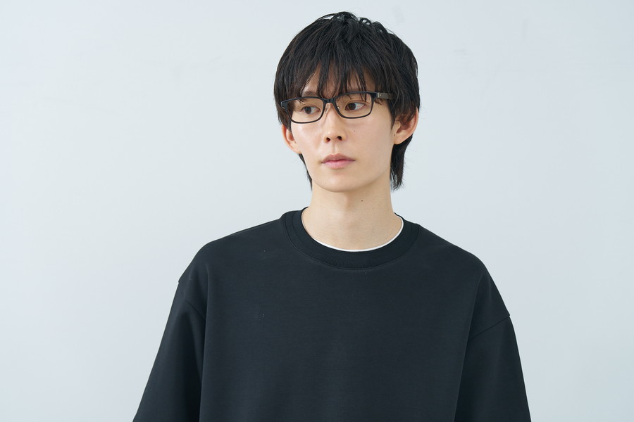 洗練されたデザインが魅力のウェリントン型ラバーテンプル（ZA261038