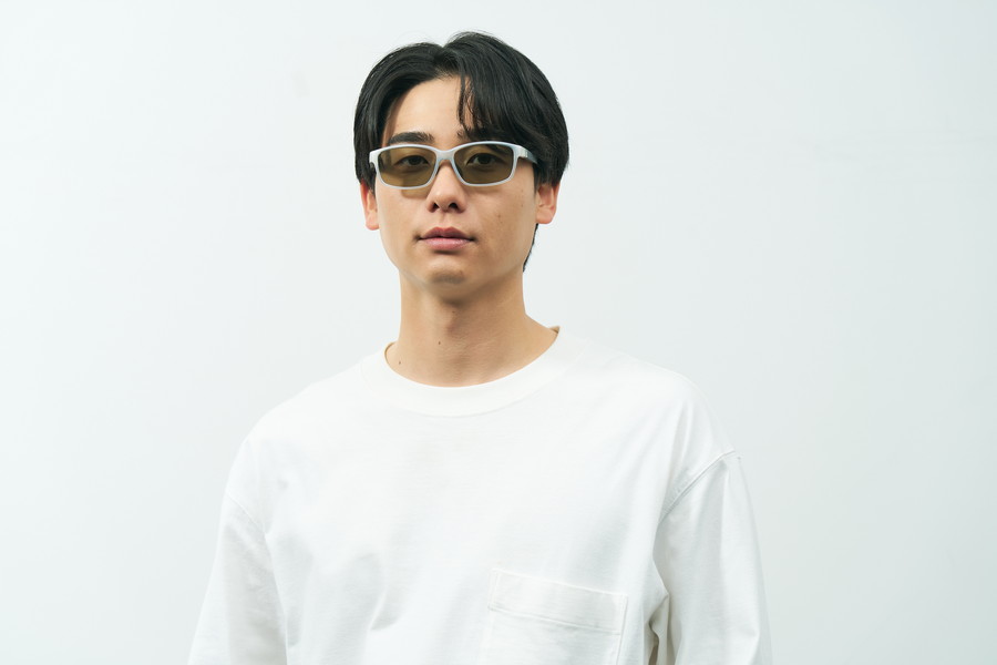 アクティブシーン向けスクエア型サングラス(SNAP GRIP搭載