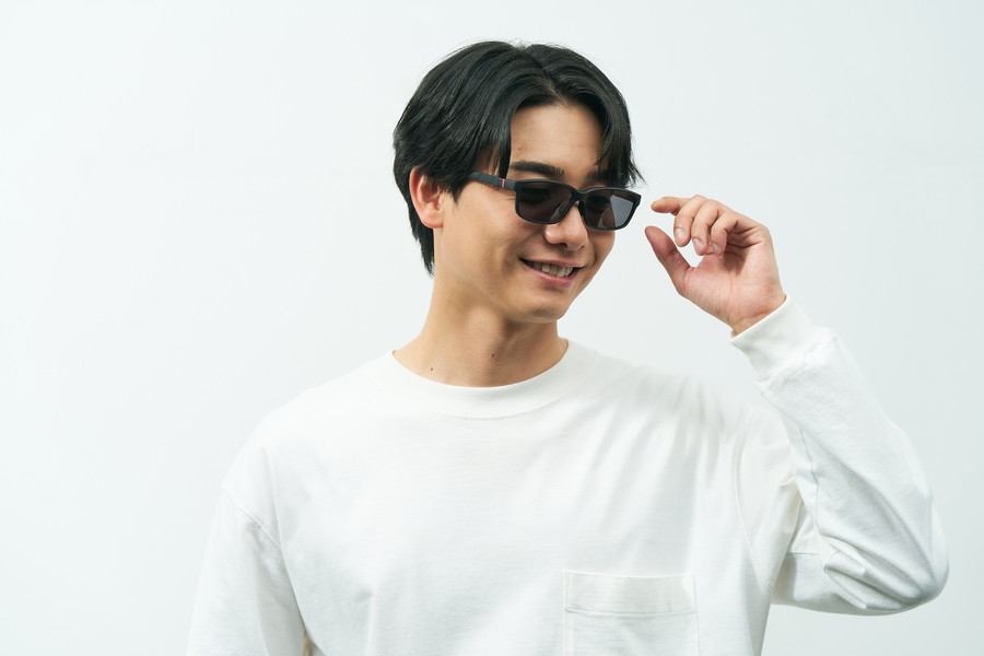 アクティブシーン向けスクエア型サングラス(SNAP GRIP搭載