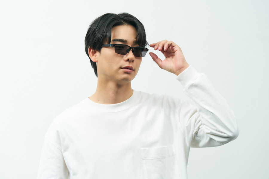 アクティブシーン向けウェリントン型サングラス(SNAP GRIP搭載