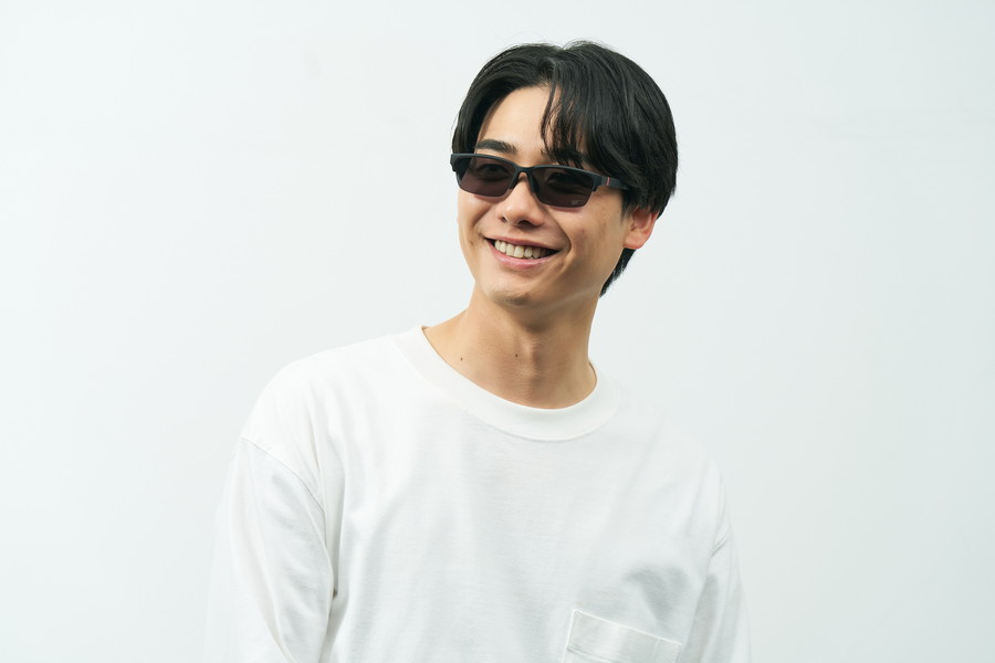 アクティブシーン向けウェリントン型サングラス(SNAP GRIP搭載