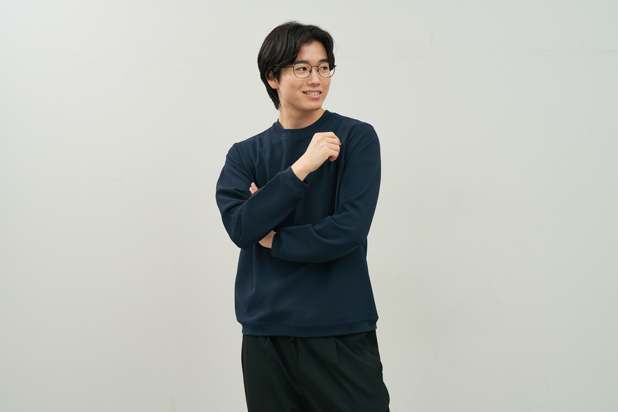 大きめサイズが特徴のウェリントン型チタンフレーム