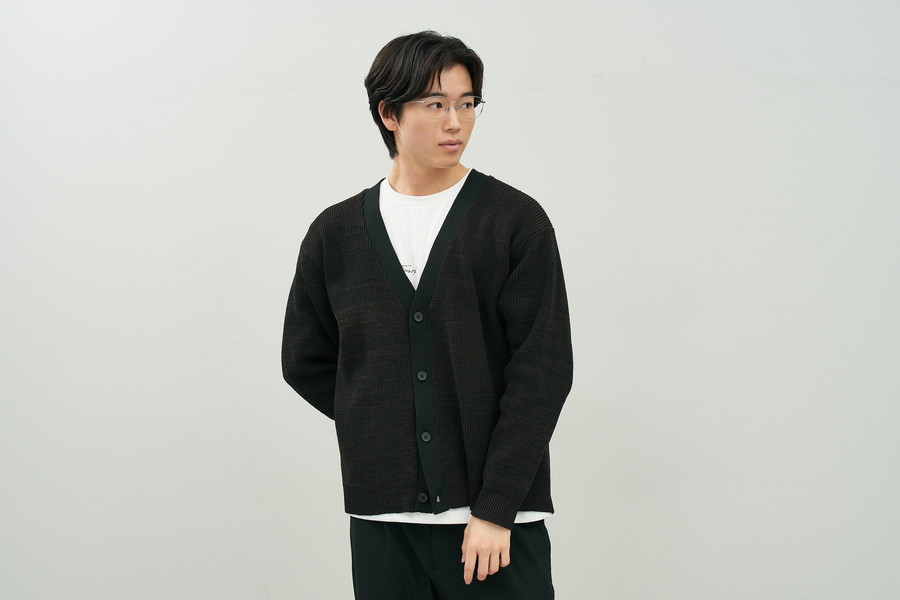 大きめサイズが特徴のウェリントン型チタンフレーム