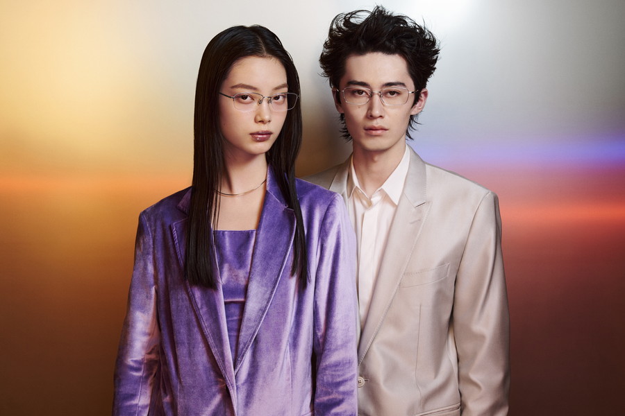 トレンド感のあるウェリントン型チタンフレーム