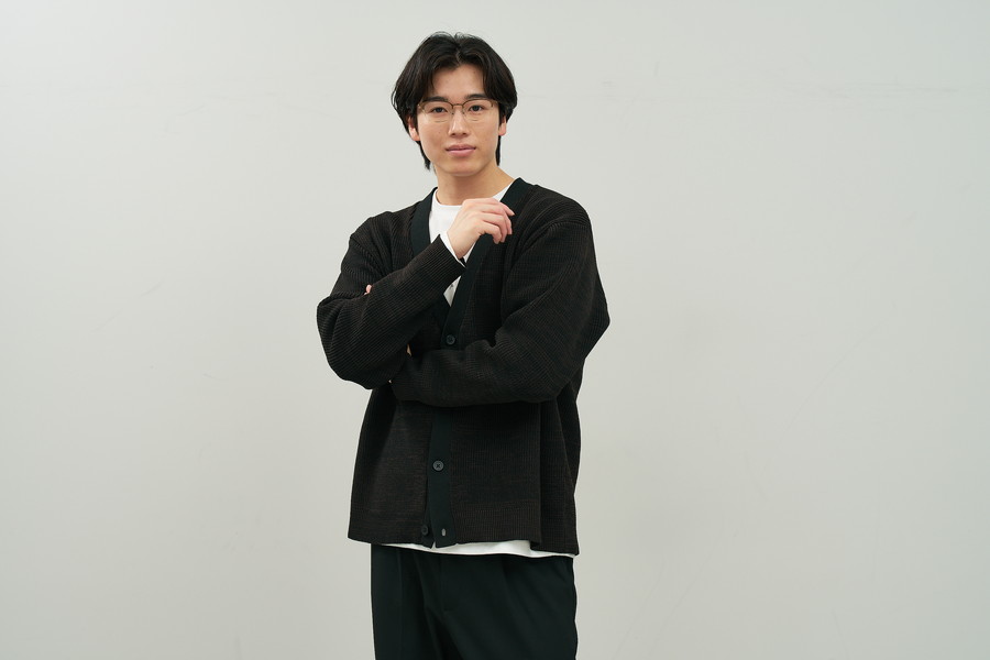 華奢なシルエットを活かしたチタンフレーム