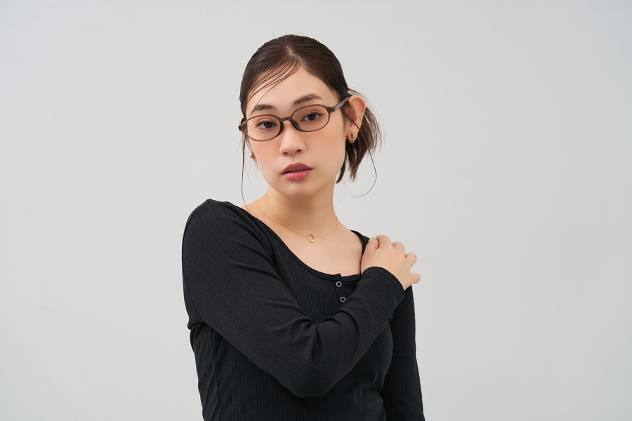 トレンド感のあるオーバル型（ZL261003-43A1）｜メガネのZoff