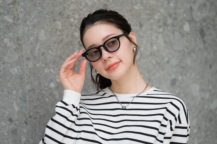 スペシャルプライス]豊富なカラーが目を惹く万能なSUNCUTGlasses/UV100