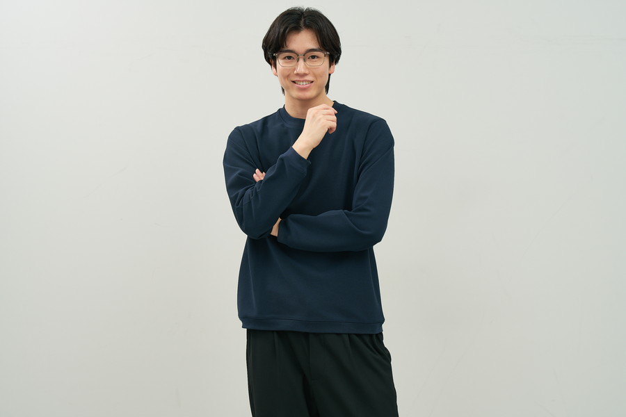 重厚感のあるウェリントン型チタンフレーム