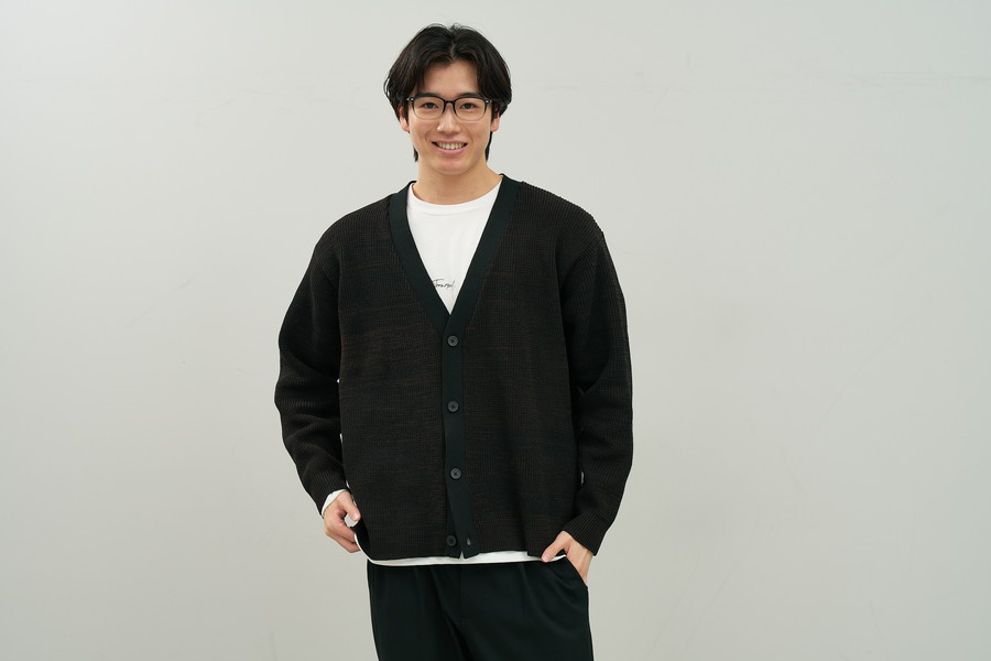 華奢なシルエットを活かしたチタンフレーム