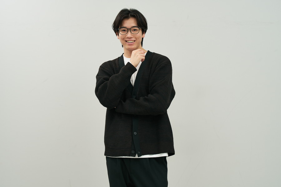 華奢なシルエットを活かしたチタンフレーム