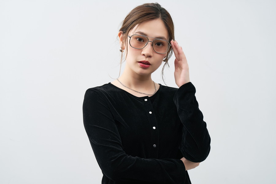 存在感のあるデザインが特徴のウェリントン型/SUNCUTGlasses/UV100%CUT