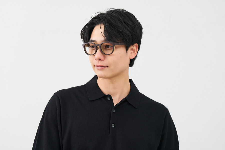 寝転んでも壊れにくいメガネ]耐久性に優れたウェリントン型フレーム