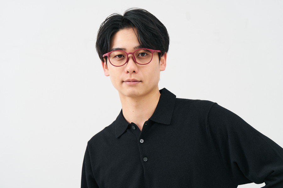 寝転んでも壊れにくいメガネ]耐久性に優れたボストン型フレーム