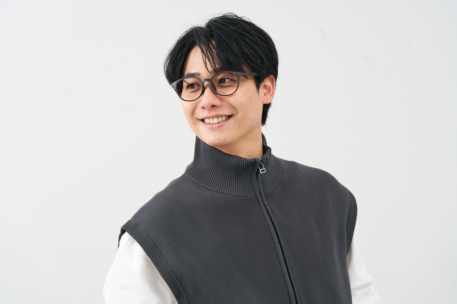 寝転んでも壊れにくいメガネ]耐久性に優れたボストン型フレーム
