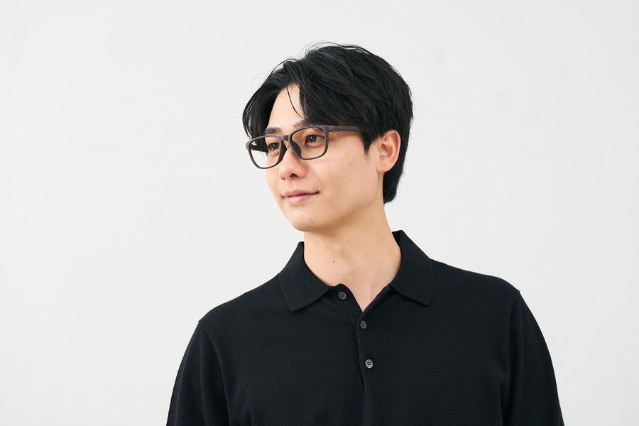 寝転んでも壊れにくいメガネ]耐久性に優れたボストン型フレーム