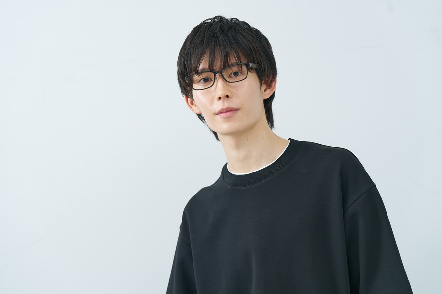洗練されたデザインが魅力のウェリントン型ラバーテンプル（ZA261038