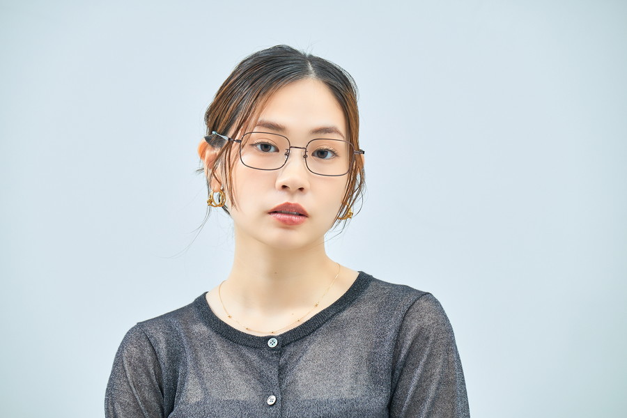 クラシックでレトロなウェリントン型