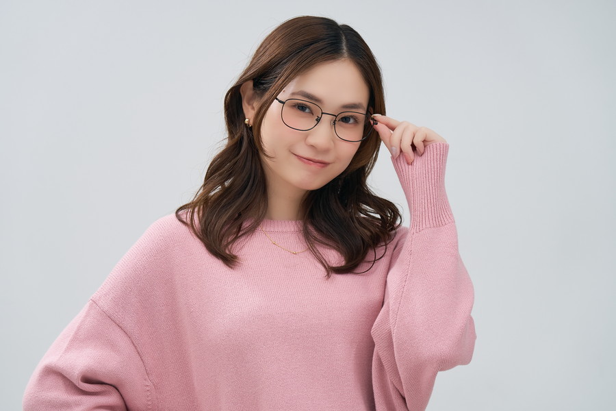 大きめサイズが特徴のウェリントン型チタンフレーム