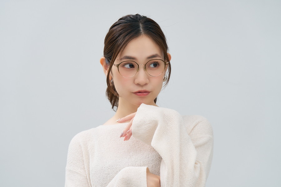 華やかさのあるボストン型チタンフレーム