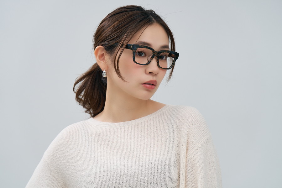 美しい透明感が特徴のウェリントン（ZH251001-49A1）｜メガネのZoff
