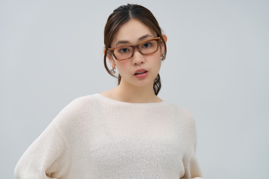 美しい透明感が特徴のウェリントン（ZH251002-43A1）｜メガネのZoff