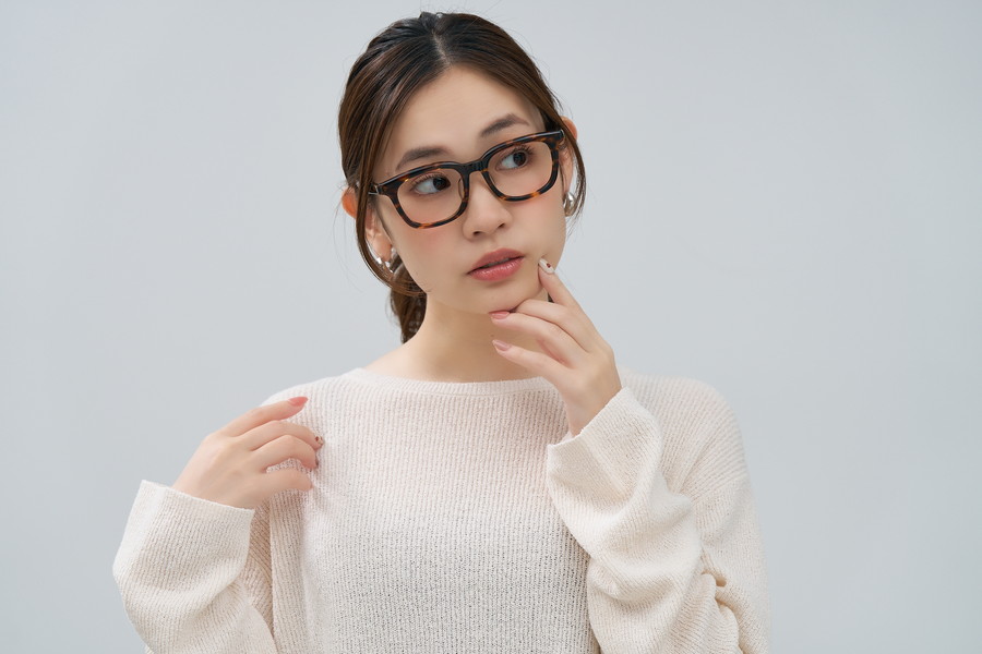 美しい透明感が特徴のウェリントン（ZH251004-49A1）｜メガネのZoff